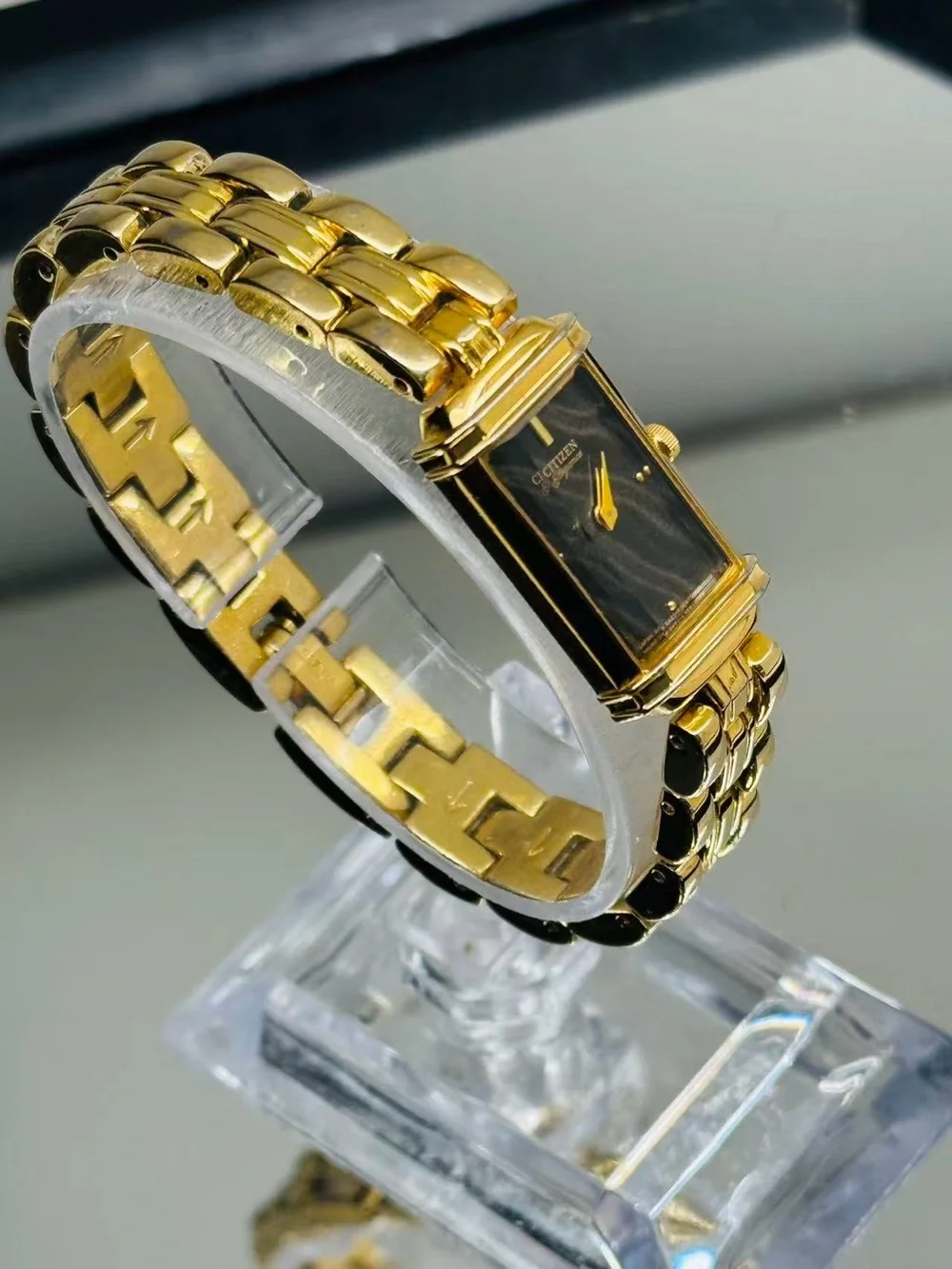 Vintage Citizen Elegance Ladies Quartz Gold Tone 14mm Watch New Battery Runs
